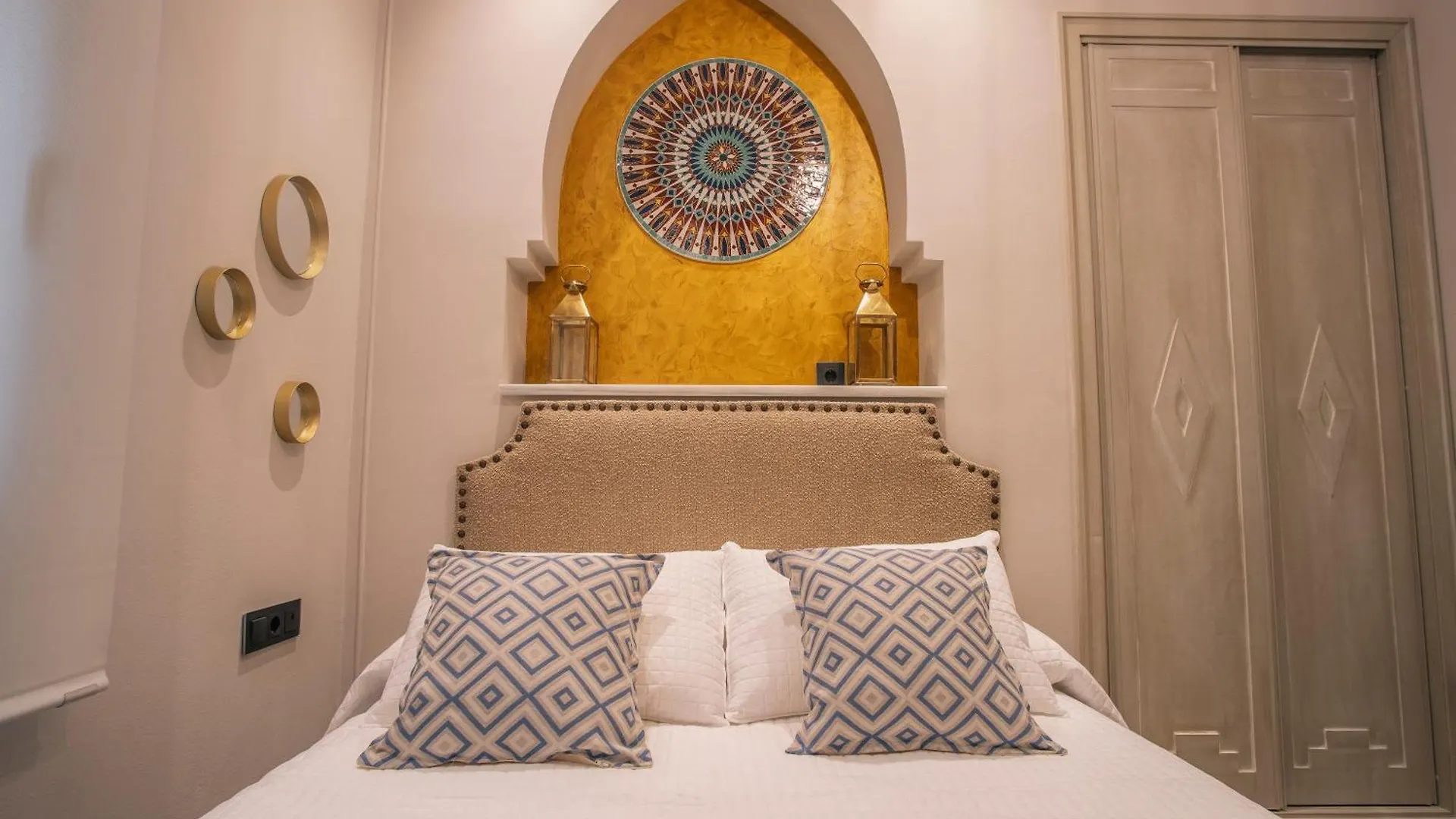 Apartamentos Turísticos La Baílla Rota 0*,  España