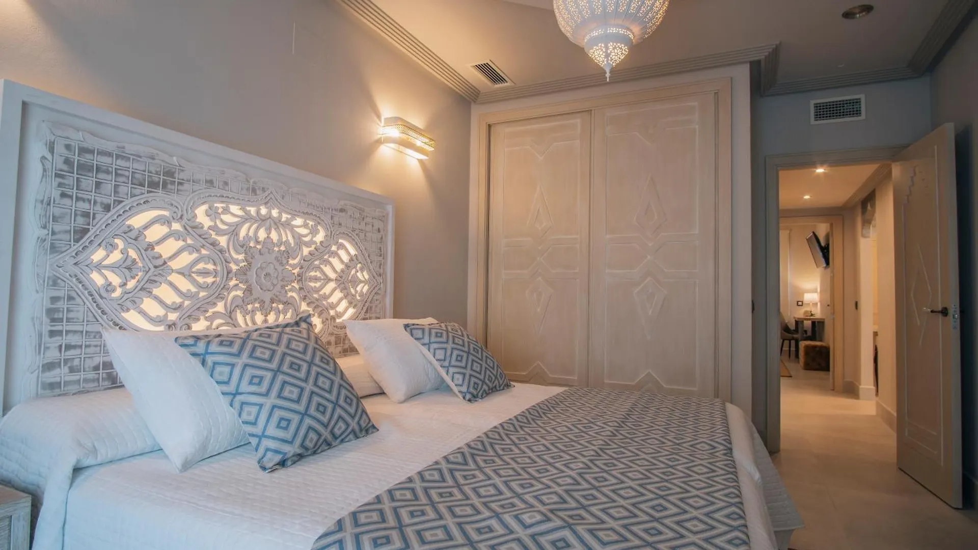 Apartamentos Turísticos La Baílla Rota 0*,
