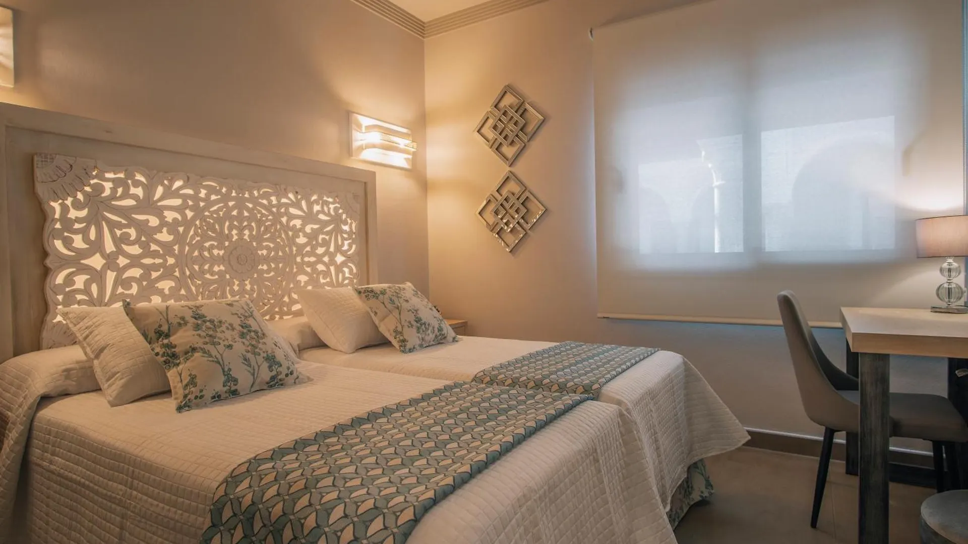Apartamentos Turisticos La Bailla Rota 0*,  Španělsko